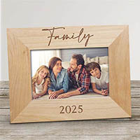 Engraved Family Static and Year Wooden Picture Frame